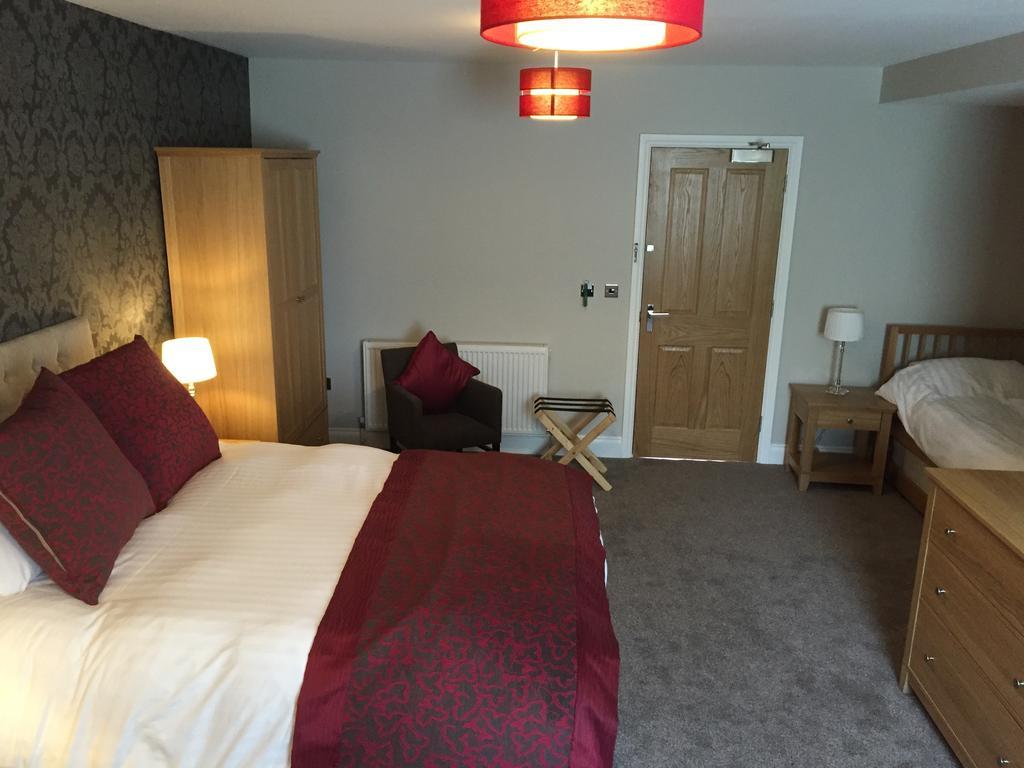The Villa Express Kirkham  Extérieur photo