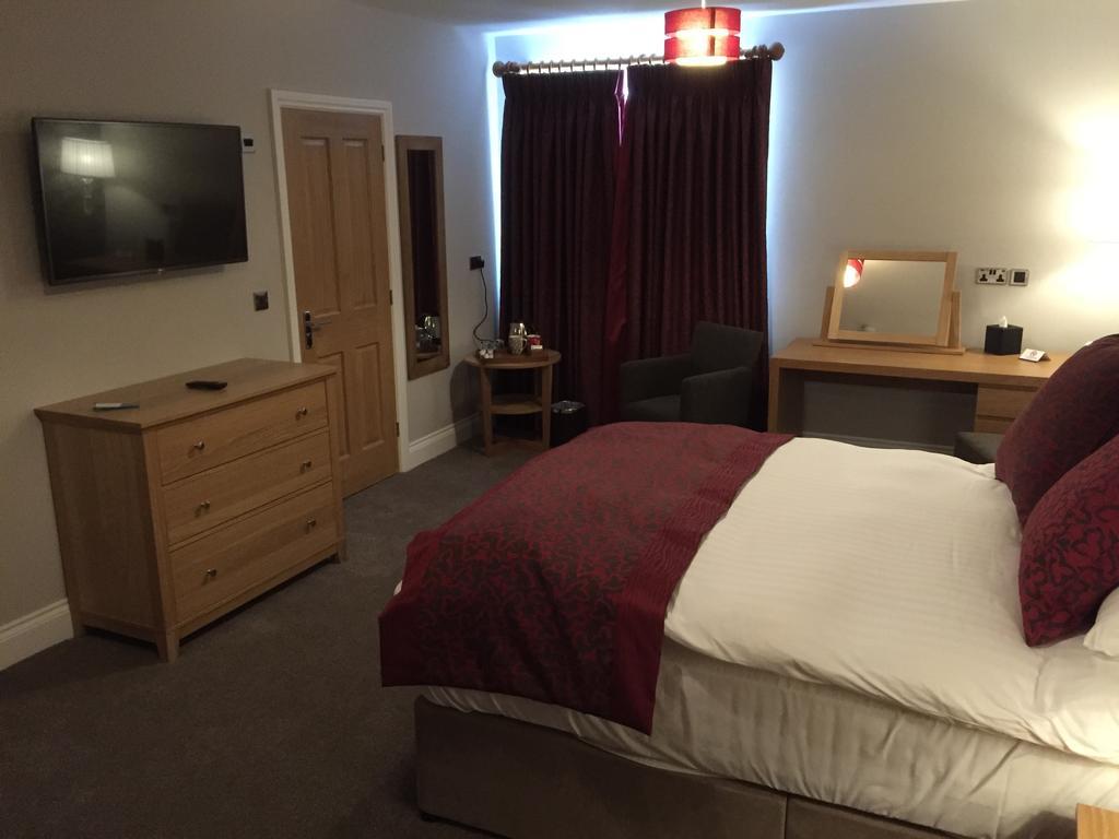 The Villa Express Kirkham  Extérieur photo